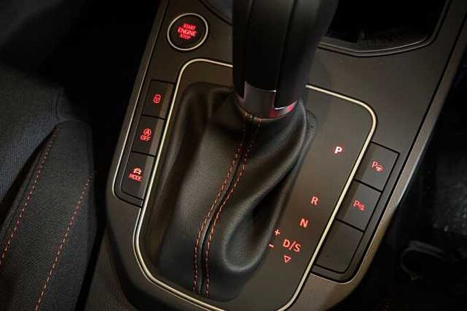 SEAT Arona 1.5 TSI 150 FR Black Edition 5dr DSG *Delivery Miles*